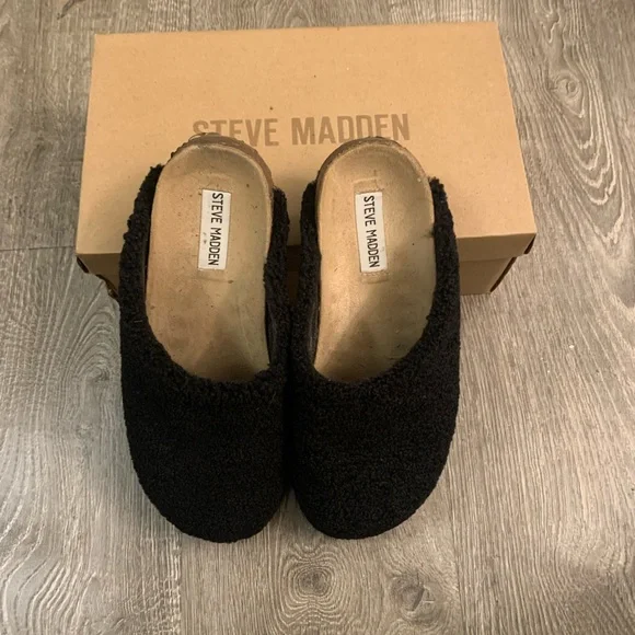 Steve Madden Black Mules - Picture 3 of 7
